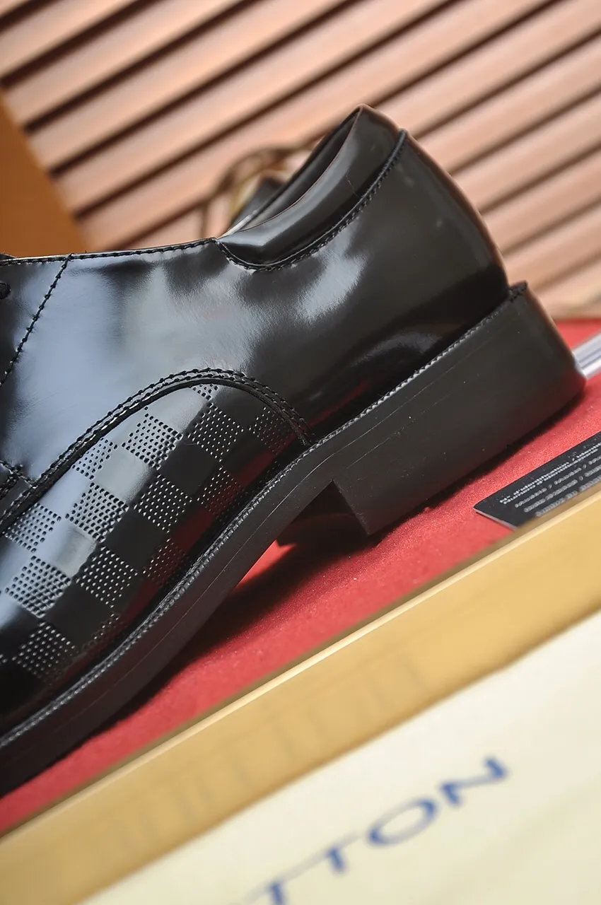 Men's men's shoes 💰520💶 [LV] (original single cowhide lining) 🍀LV's latest genuine leather business suit shoes are launched simultaneously on the official website. The first-layer cowhide imported from Italy is made of heavy gold, 💥official website 1:1 rubber outsole. Versatile to wear, high-end without losing class, and the color combination is extraordinary. This four-season style is alluring when worn on your feet, showing off your big-name flair. Standard code 38-45 (45 customized)